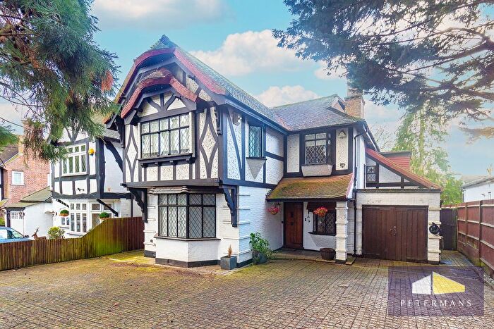 4 Bedroom Detached House To Rent In Canons Drive, Edgware, HA8