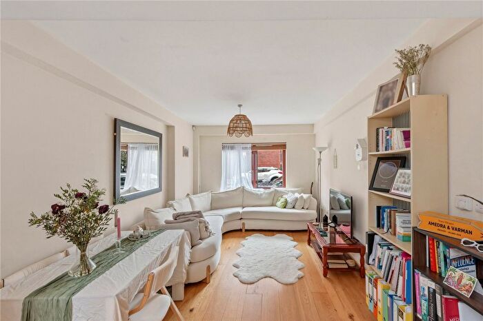 2 Bedroom Flat To Rent In Graham Street, London, N1