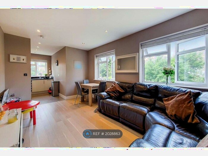 2 Bedroom Maisonette To Rent In Floriston Court, Northolt, UB5