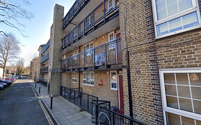 4 Bedroom Flat To Rent In Cahir Street, London, E14