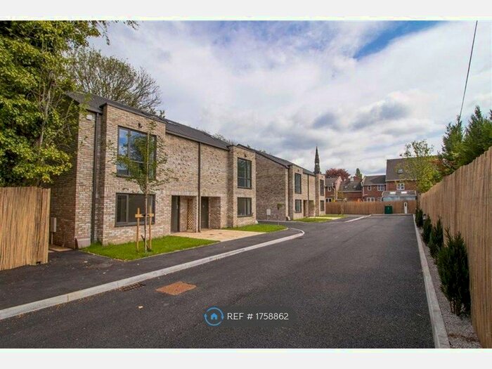 4 Bedroom Semi-Detached House To Rent In Lawn Drive, Manchester, M16