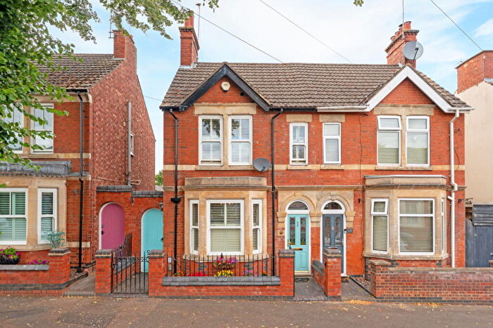 3 Bedroom Semi-Detached House For Sale In Kingsley Avenue, Kettering, NN16