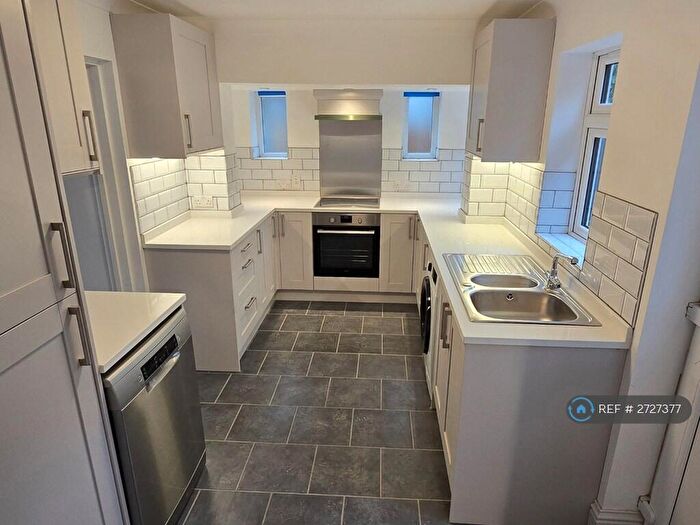 4 Bedroom Detached House To Rent In New Haw Road, Addlestone, KT15