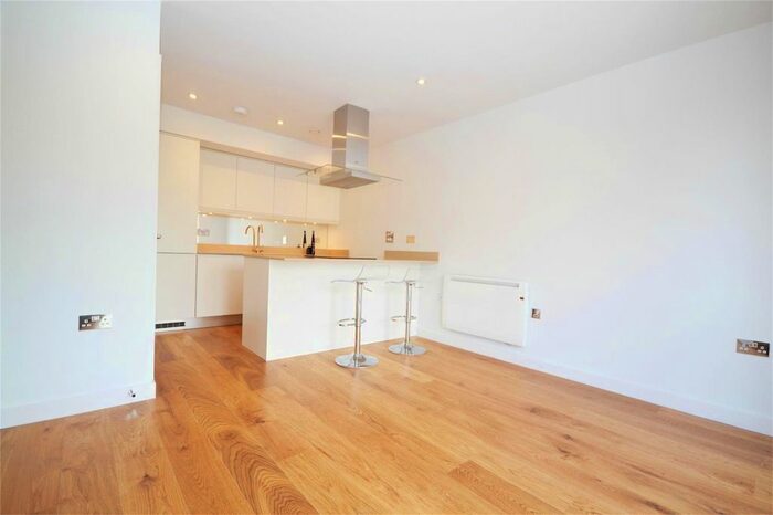 1 Bedroom Flat To Rent In Old Lodge Place, St Margarets, Twickenham TW1