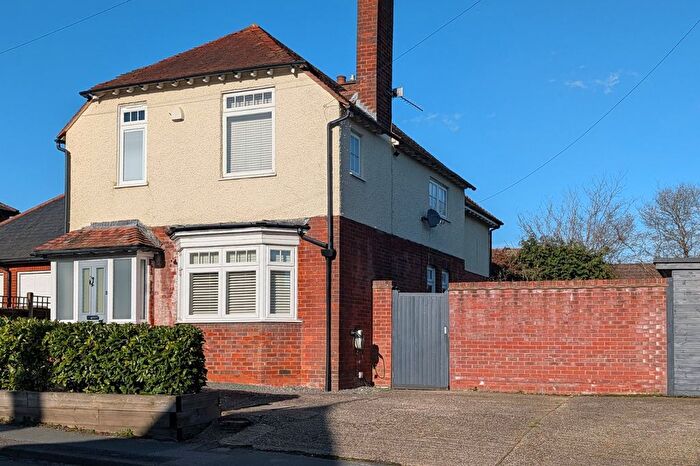 5 Bedroom Detached House For Sale In Upper Hale Road, Farnham, Surrey, GU9