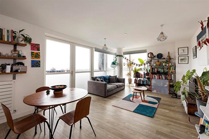 2 Bedroom Apartment For Sale In Old Brewery Way, Walthamstow, E17