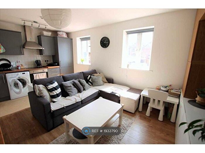 2 Bedroom Flat To Rent In Victoria Place, Bristol, BS5