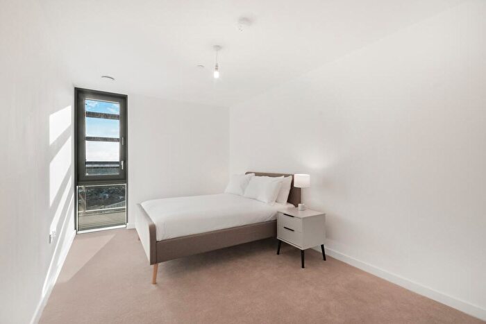 2 Bedroom Flat To Rent In City North Place London, N4