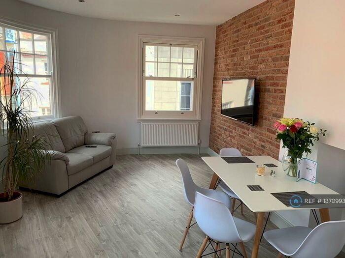 1 Bedroom Flat To Rent In Market Street, Stourbridge, DY8