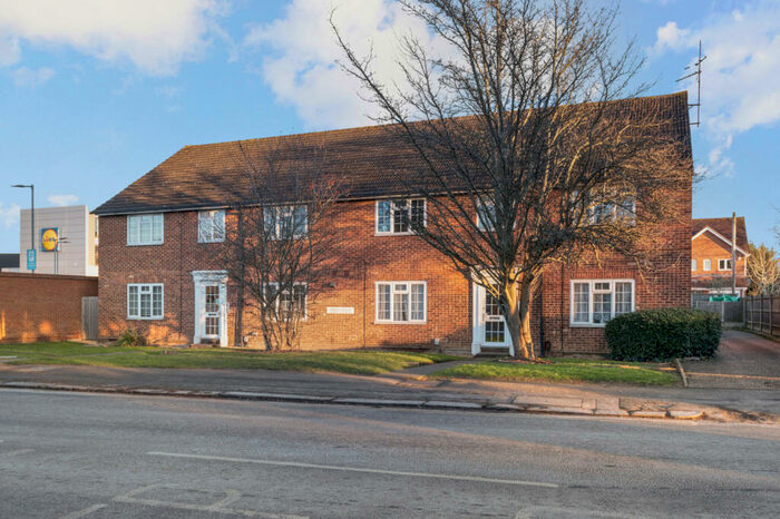 1 Bedroom Apartment To Rent In Molesey Road, Hersham, Walton-on-Thames, Surrey, KT12