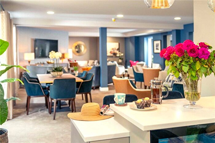 1 Bedroom Apartment For Sale In Reading Road, Wokingham, Berkshire, RG41