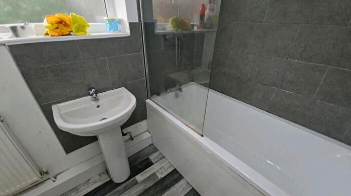 4 Bedroom Flat To Rent In Hathersage Road, Manchester, M13