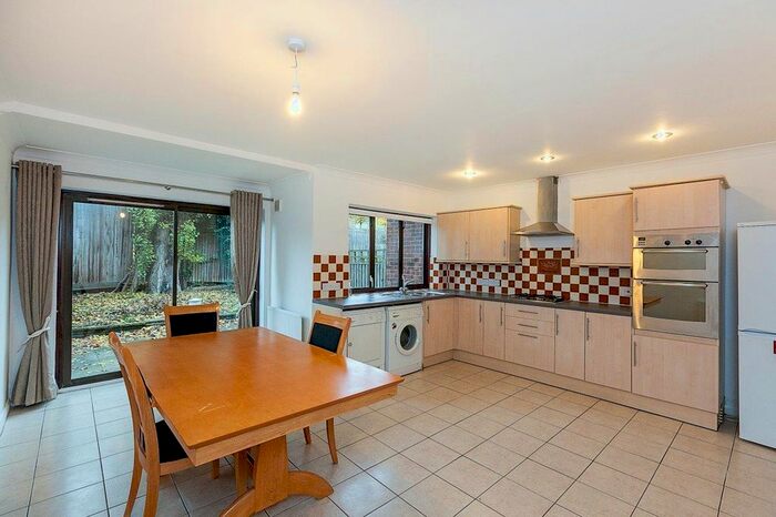 4 Bedroom Town House To Rent In St Helen's Gardens, North Kensington, W10