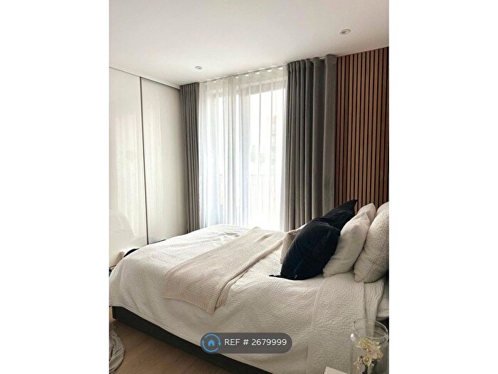 2 Bedroom Flat To Rent In Florian Court, London, E16