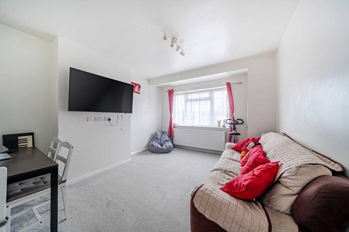 2 Bedroom Maisonette For Sale In Whitton Avenue West, Sudbury, Northolt, UB5