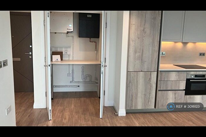 1 Bedroom Flat To Rent In Gasholder Place, London, SE11