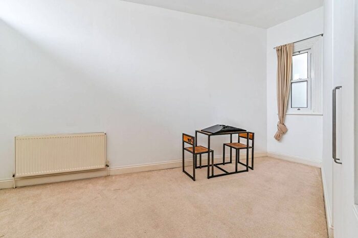 2 Bedroom Flat For Sale In Caledonian Road, Caledonian Road, London, N7