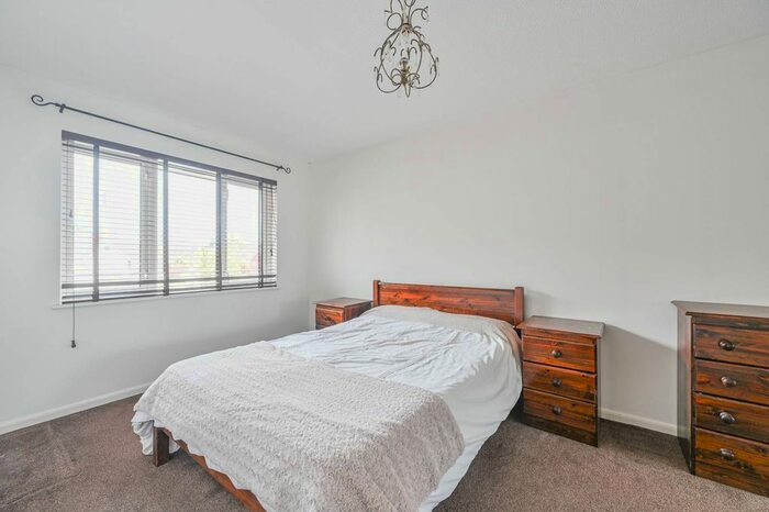 2 Bedroom Flat To Rent In Uxbridge Road, Pinner, HA5