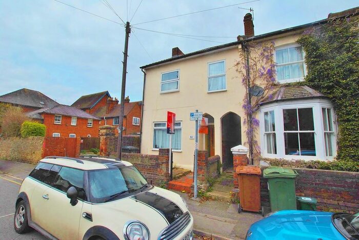 4 Bedroom Semi-Detached House To Rent In Dapdune Road, GU1