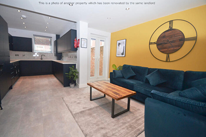 6 Bedroom Terraced House To Rent In Rusholme Place, Rusholme, Manchester, M14