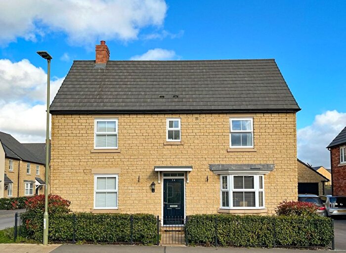 4 Bedroom Detached House To Rent In Elmhurst Way, Carterton, OX18