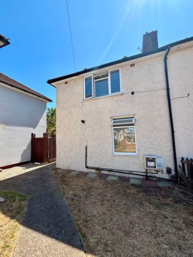 2 Bedroom End Of Terrace House To Rent In Spinney Gardens, Dagenham, RM9