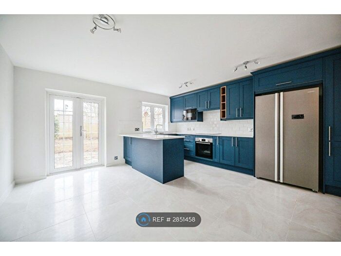 4 Bedroom Terraced House To Rent In Blenheim Gardens, Kingston, KT2