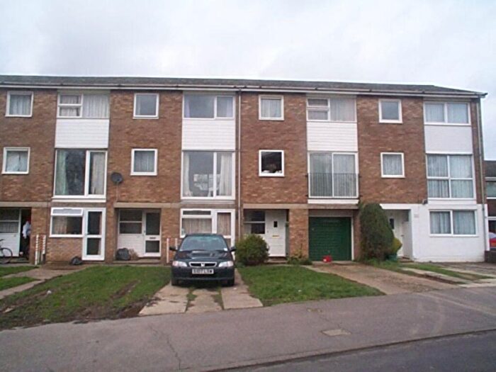 Apartment To Rent In Furnace Green, RH10