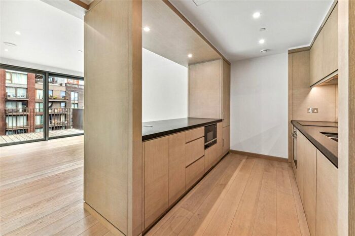 2 Bedroom Apartment To Rent In Viaduct Gardens, London, SW11