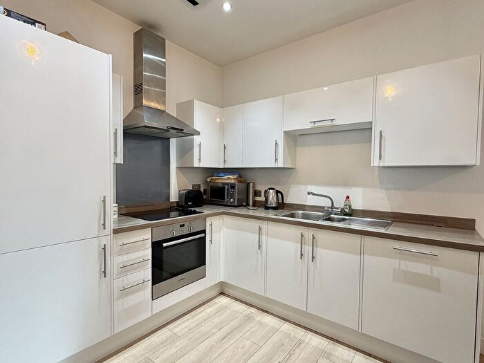 2 Bedroom Flat For Sale In High Street North, Poole, BH15