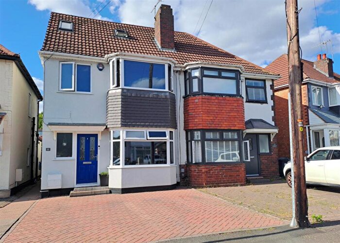 3 Bedroom Semi-Detached House For Sale In Deepdale Avenue, Sheldon, Birmingham, B26