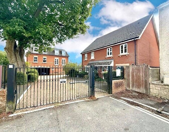 2 Bedroom Apartment For Sale In Kimmeridge Court, Ripley Road, Old Town, SN1