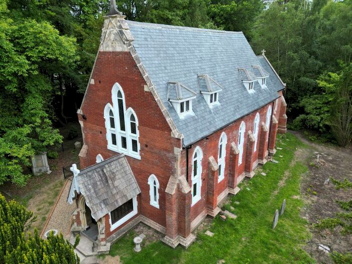 1 Bedroom Flat For Sale In Longcross Road, Longcross, Chertsey, Surrey, KT16