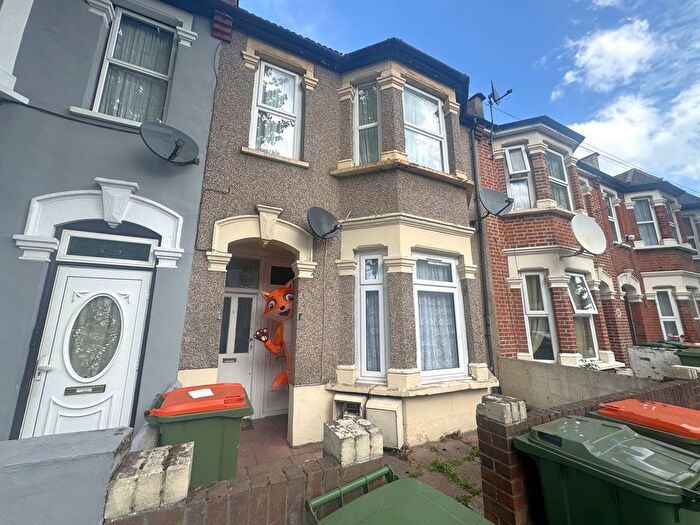 2 Bedroom Maisonette For Sale In Caledon Road, East Ham, London, E6
