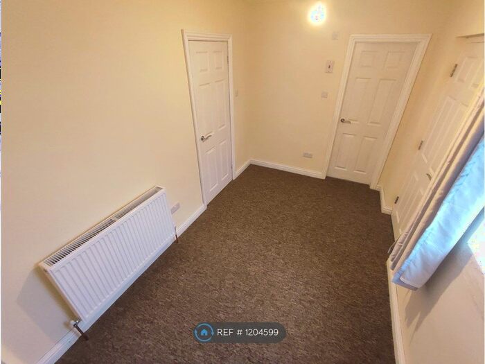 2 Bedroom Flat To Rent In Wilshire Avenue, Hanham, Bristol, BS15
