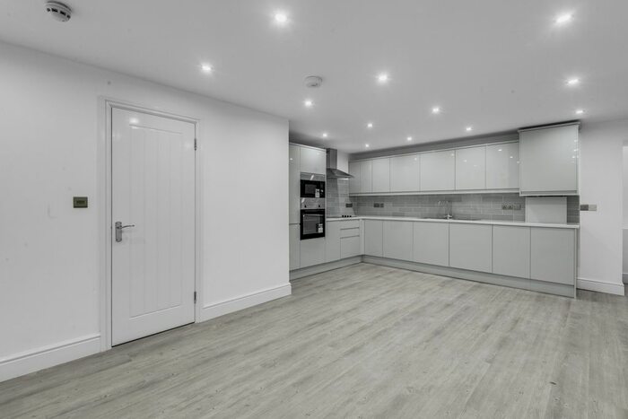 1 Bedroom Flat To Rent In Putney Bridge Road, London, SW15