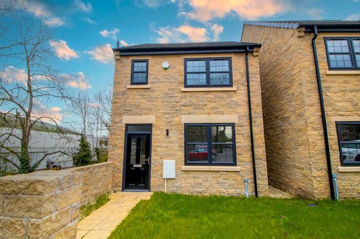 3 Bedroom Town House To Rent In Manchester Road, Stocksbridge, Sheffield, S36