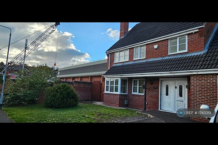 4 Bedroom Semi-Detached House To Rent In Fairway Drive, Nottingham, NG4
