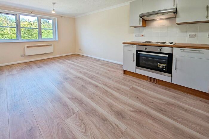 1 Bedroom Flat To Rent In Millbrook Road East, SO15
