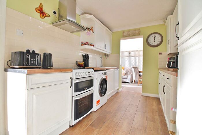 3 Bedroom Semi-detached House For Sale In Cheyne Way, Lee-On-The-Solent, PO13