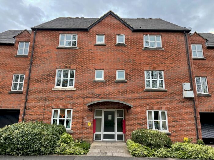 2 Bedroom Flat To Rent In Massingham Park, Taunton, Somerset, TA2
