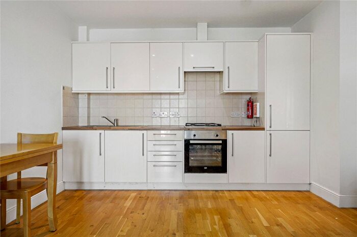 1 Bedroom Flat For Sale In Holloway Road, Holloway, Islington, London, N7