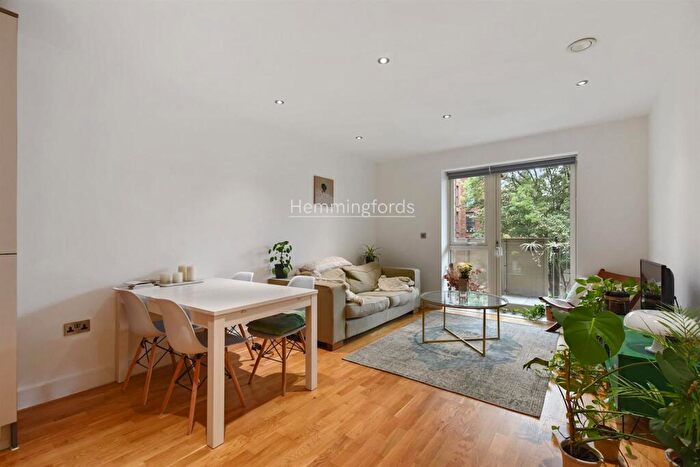 2 Bedroom Apartment For Sale In Dalmeny Avenue, London, N7