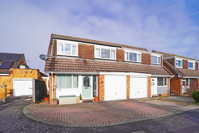 3 Bedroom Semi-Detached House For Sale In Stapleton Close, Highworth, Swindon, SN6