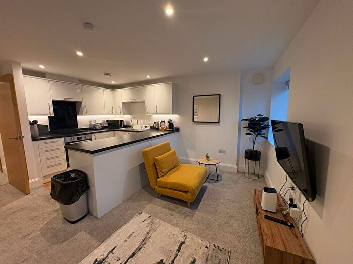 1 Bedroom Flat To Rent In Park Lane Steps, Torquay, TQ1