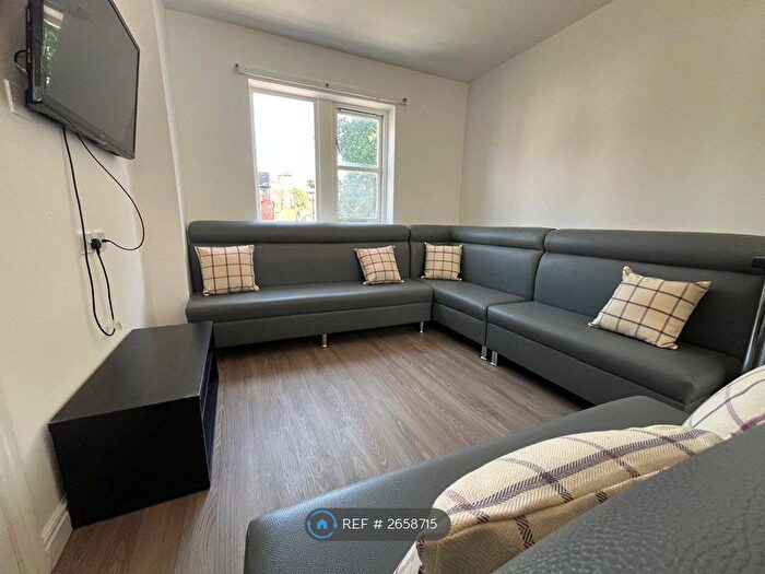 10 Bedroom Detached House To Rent In Ebberston Terrace, Leeds, LS6