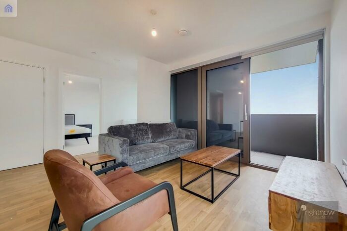 2 Bedroom Apartment To Rent In Seven Sisters Road, London, N15