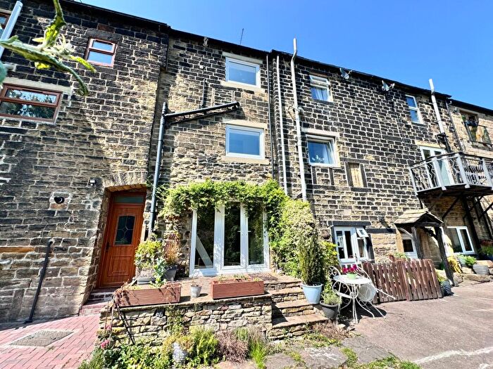 1 Bedroom Terraced House For Sale In Manchester Road, Thurlstone, S36