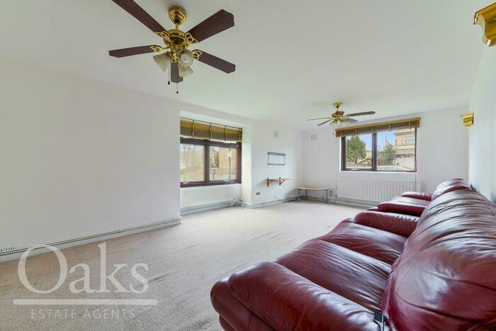 2 Bedroom Flat To Rent In Selhurst Road, South Norwood, SE25