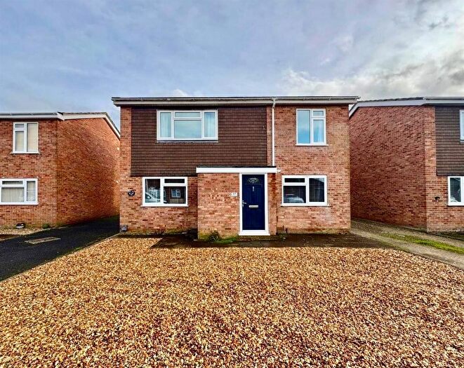 2 Bedroom Flat For Sale In Coleridge Gardens, Burnham-On-Sea, TA8